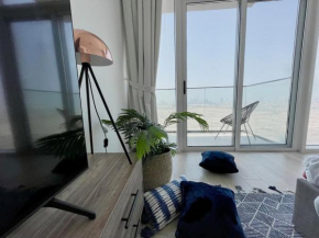 ALL BILLS INCLUDED CITY VIEW WITH GYM AND POOL